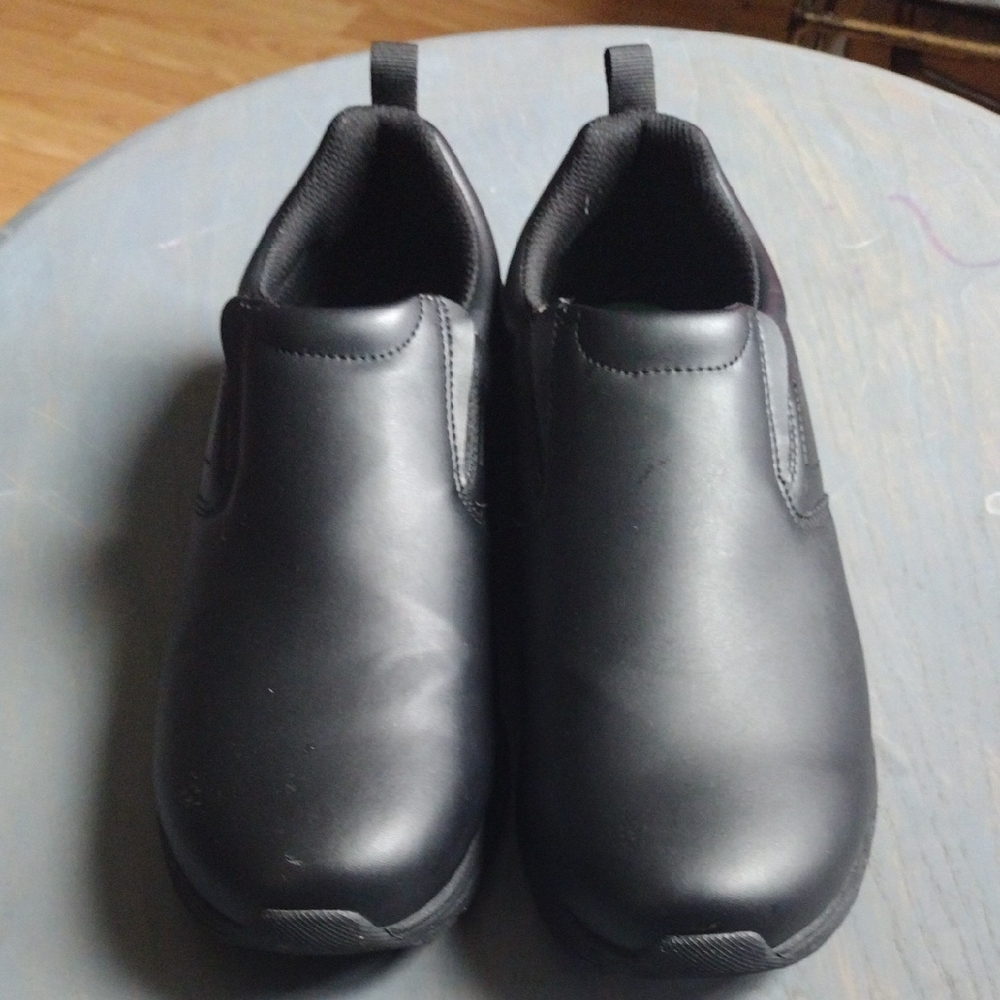 Perry Ellis Slip Resistant Shoes